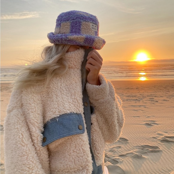 fuzzy urban outfitters jacket - Picture 2 of 3